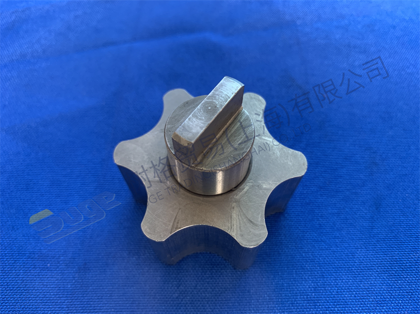 ZF TRAXON 自动变速器零件泵轴 1358 202 007